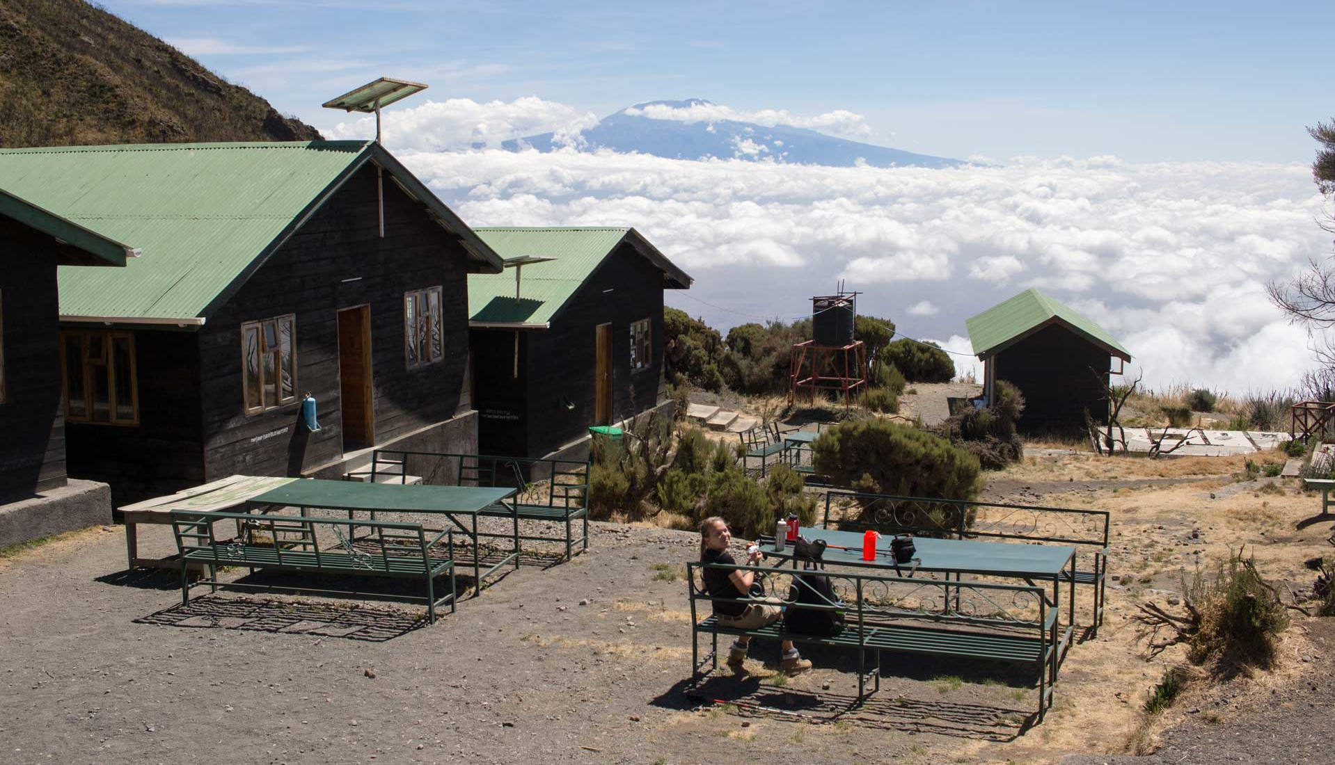 Miriakamba Hut 2500 m – Saddle Hut 3500 m..