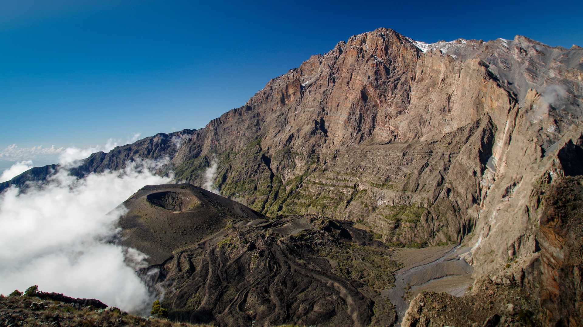 Saddle Hut 3500 m – Meru Summit Socialist Peak 4566 m – Arusha